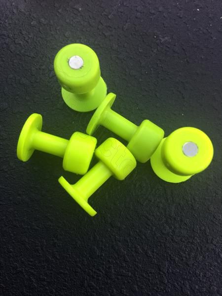 BL-20 Magnatab Magnetized 20mm Gang Green Round Glue Tab Blackplague